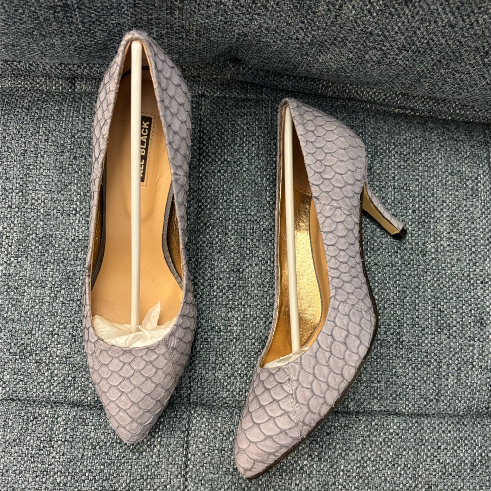 All Black Women's Leather Textured Grey Heels